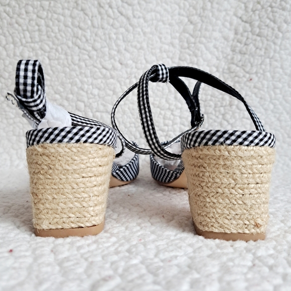 Women's Justfab Black and White Plaid Small Heel Point Toe Block Heel - Picture 4 of 10